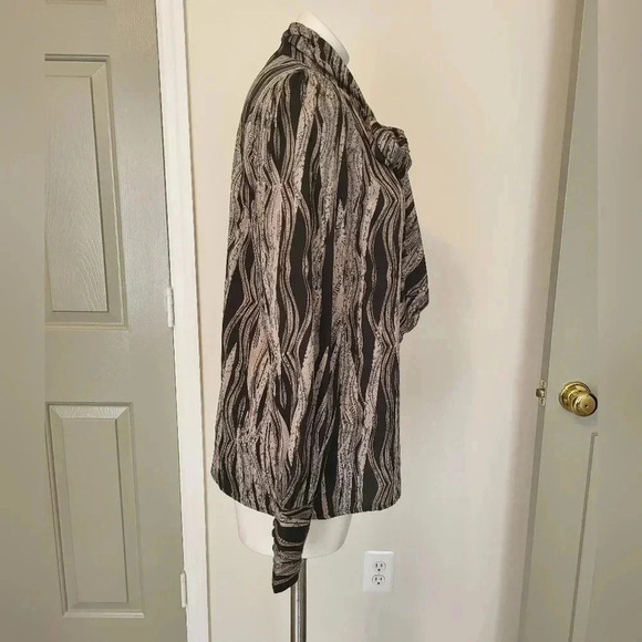 W118 by Walter Baker Geometric Print Black/Tan Blouse with Neck Tie(M)Work Wear - Picture 3 of 8